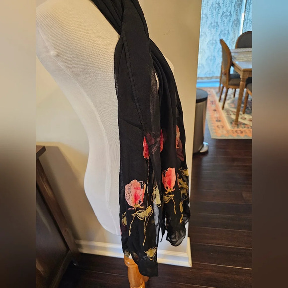 Chico's Women's Vintage Black Floral Rectangle Scarf 100% Rayon. Standard size. - Picture 3 of 6